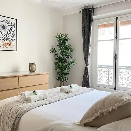 Apartment Pergo Paris